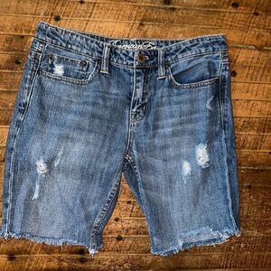 American Eagle distressed size 4 denim Bermuda shorts